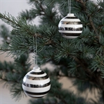Kähler Omaggio julekugler sølv 2 stk. på juletræ - Fransenhome